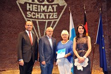 Heimatminister Albert Füracker und Kunstministerin Prof. Dr. med. Marion Kiechle prämieren 100 Heimatschätze